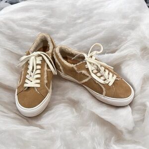 LUCKY BRAND- DYLLIS SNEAKER SAMPLE SIZE 5.5